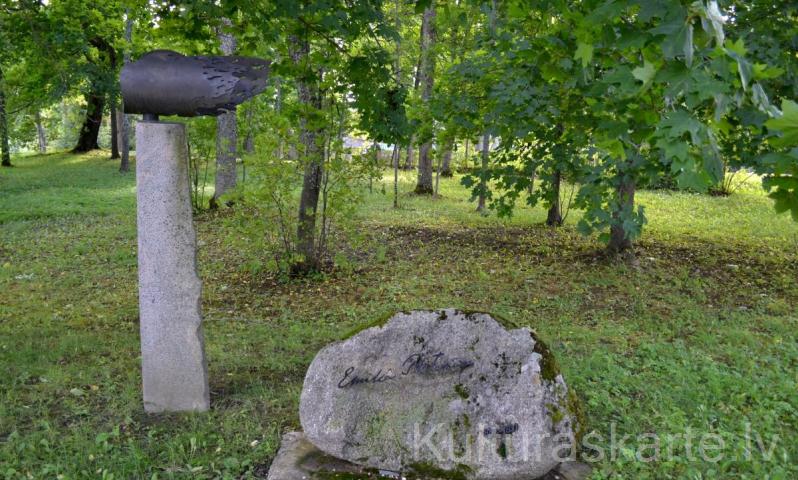 Poļu nacionālās varones Emīlijas Plāteres piemiņas akmens